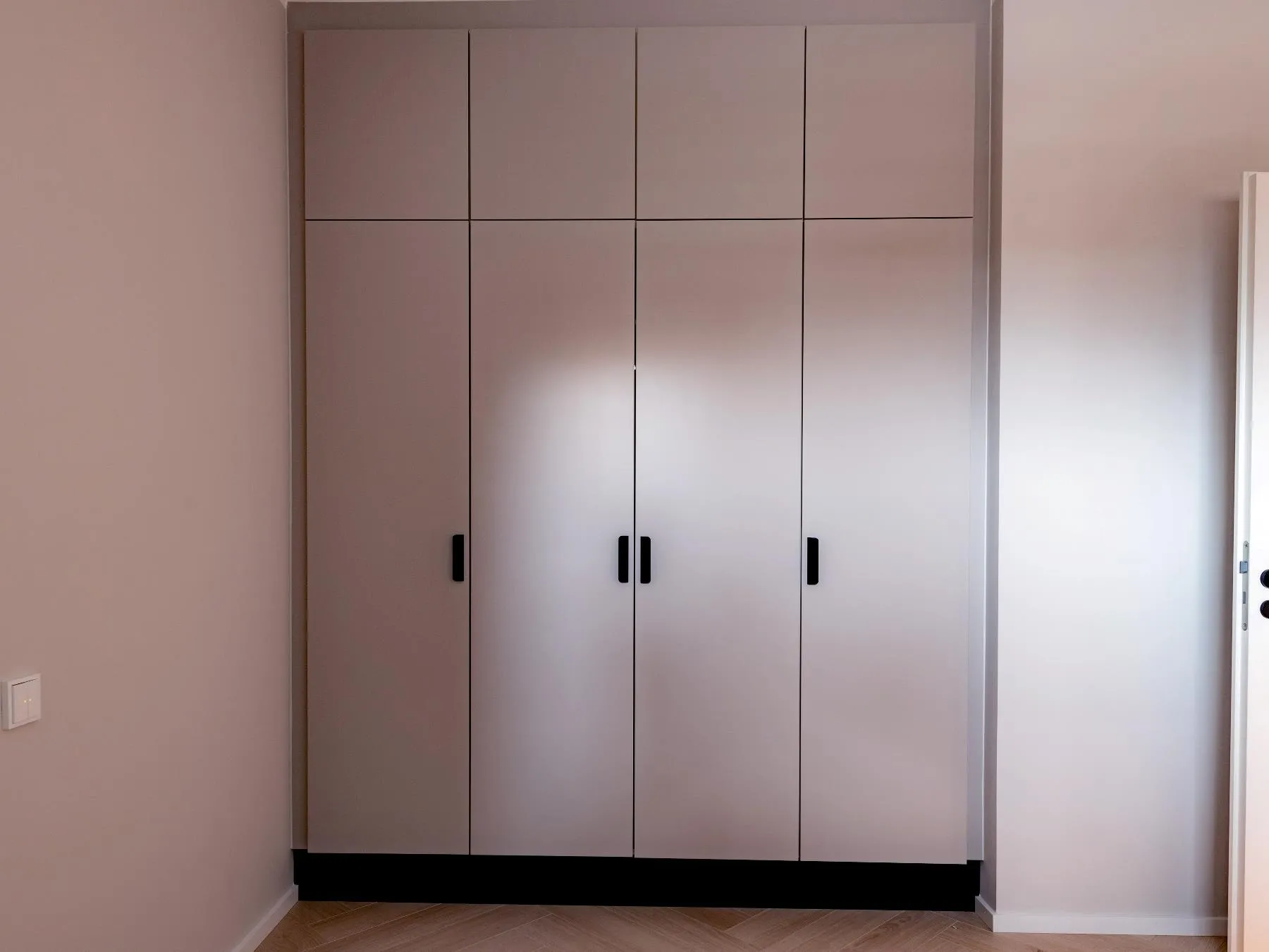 Sérhannaðir fataskápar