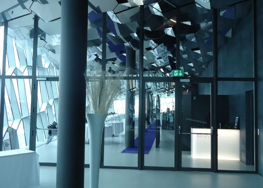 Stálgluggar í Hörpu frá BYKO