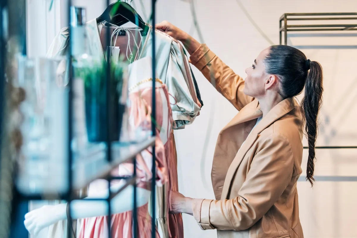 Fatahönnuðurinn Andrea og litakort BYKO